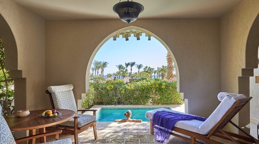 One Bedroom Suite With Plunge Pool - Photo 1