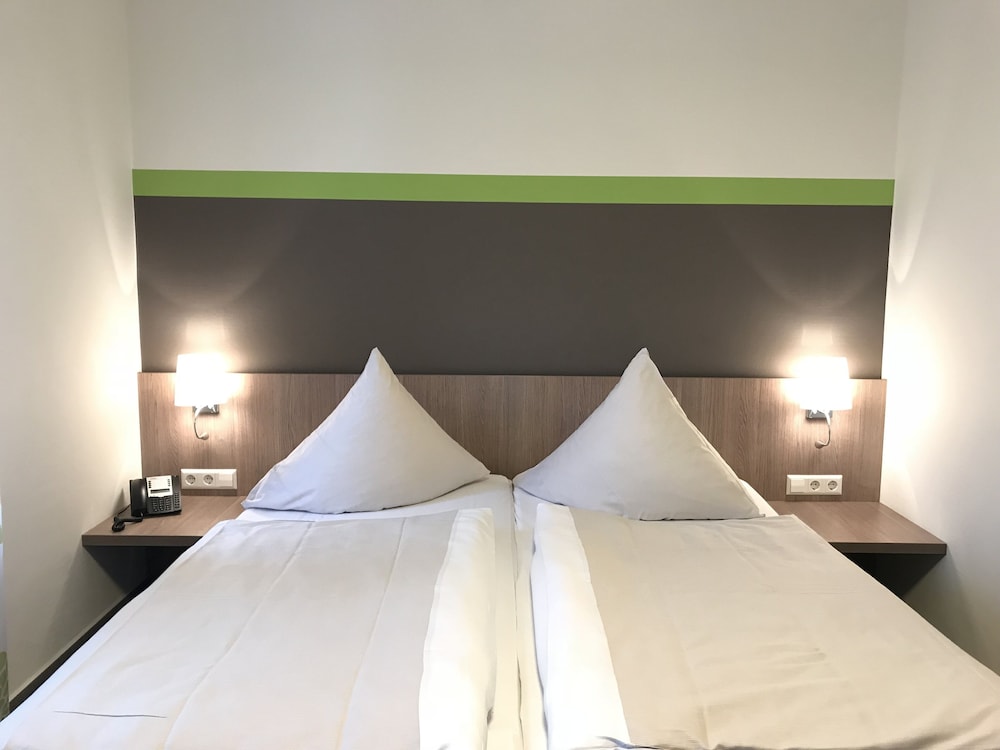 Standard Double Room, 1 Queen Bed, Non Smoking photo 3