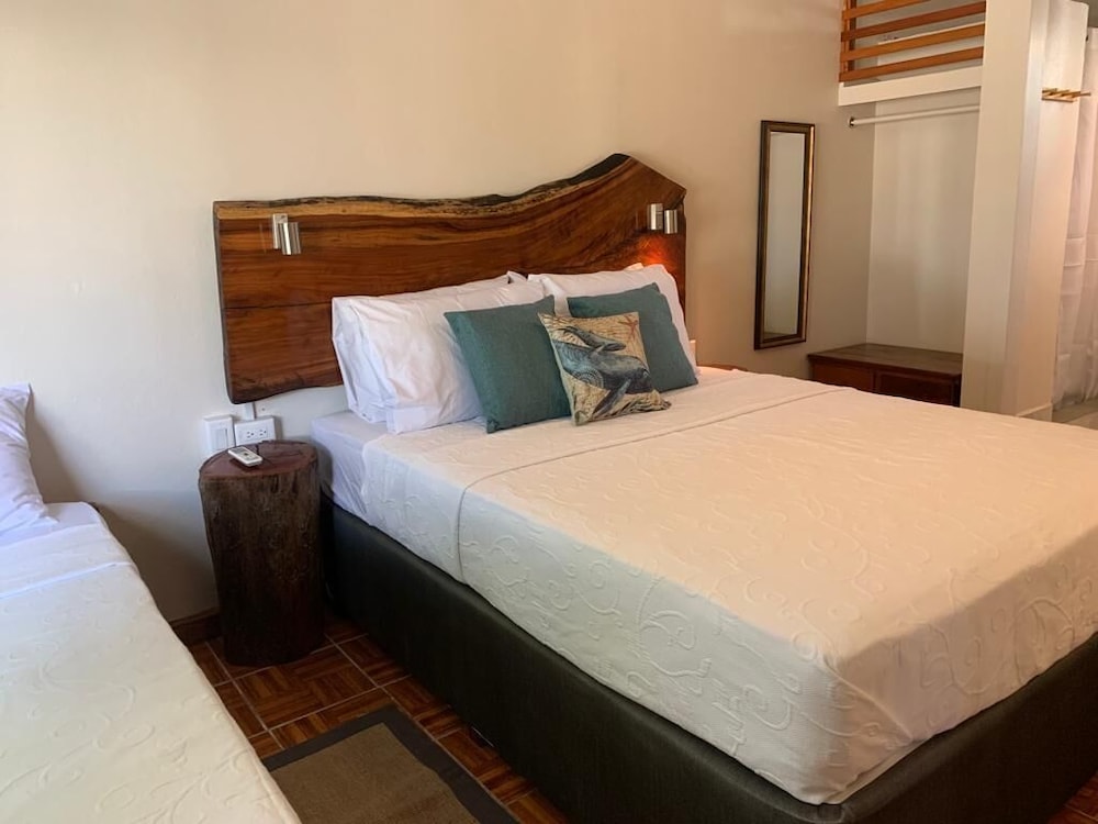 Comfort Room, 1 Queen Bed, Ocean View photo 2