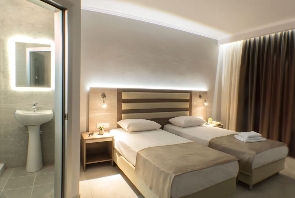 Double or Twin Room - Photo 3