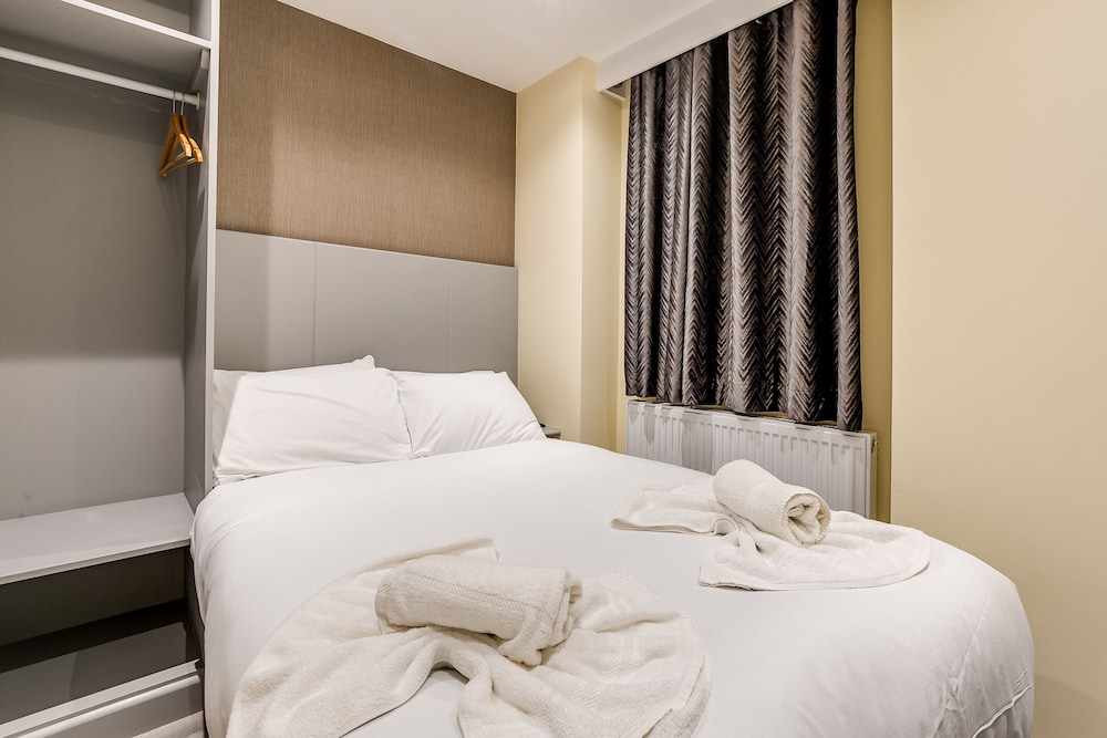 Luxury Double Room, Ensuite (Small) photo 1