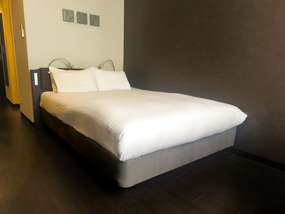 Standard Double Room (with Private Bathroom)