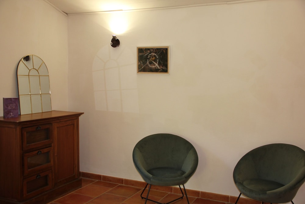 Apartment, 1 King Bed, Private Bathroom (Adrien) photo 3