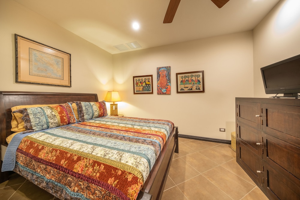 Luxury Condo, 3 Bedrooms, Kitchen photo 3