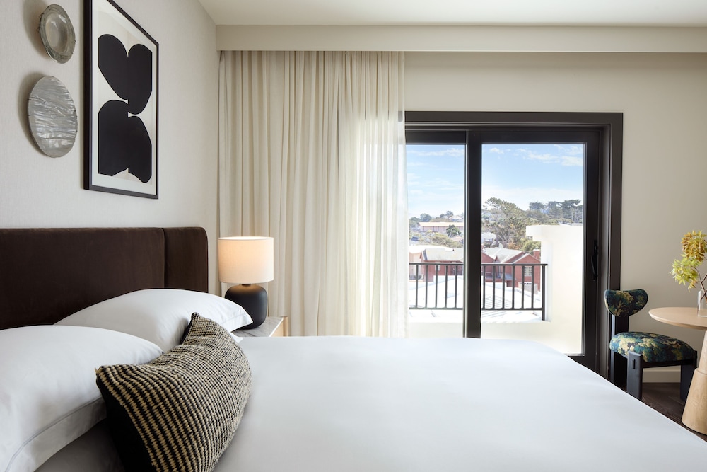 Suite, 1 Bedroom, Roll-in Shower, Balcony (Mobility Accessible, Bay View)