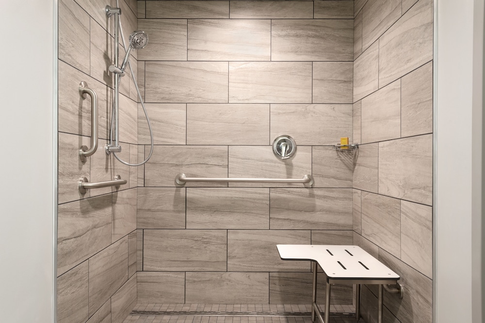 Room, 2 Double Beds, Accessible (Roll-in Shower) photo 2