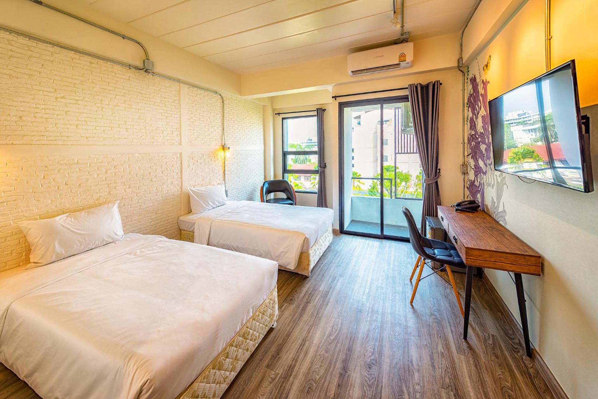 Deluxe Double or Twin Room photo 3
