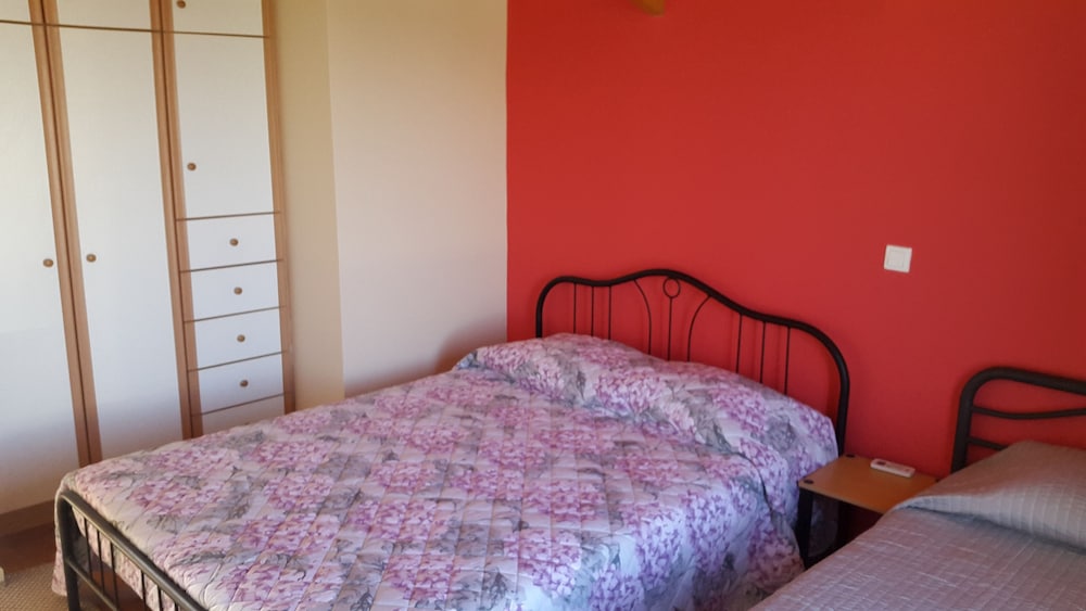 House, 3 Bedrooms photo 2