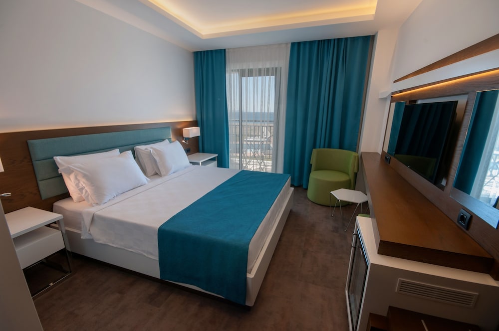 Standard Double Or Twin Room, Sea View - Photo 1