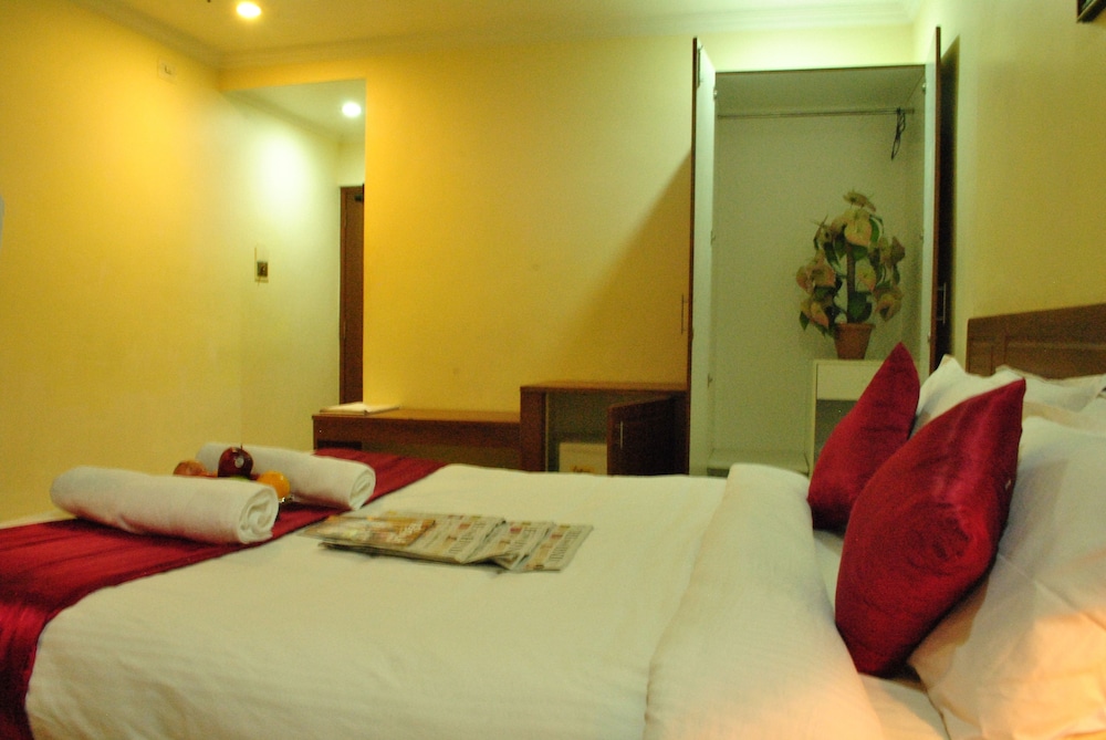 Premium Double Room, 1 King Bed, Non Smoking, City View photo 2