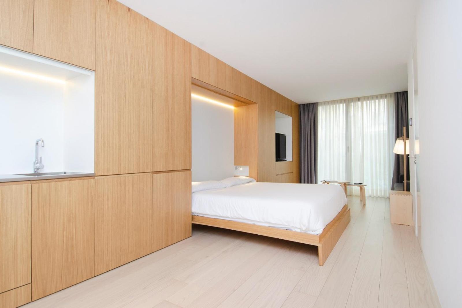 Studio Apartment - Photo 28
