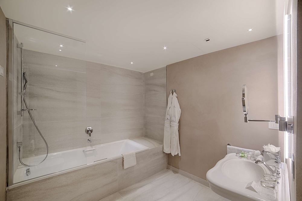 Suite (Extra Bed 3 adults) - Photo 10