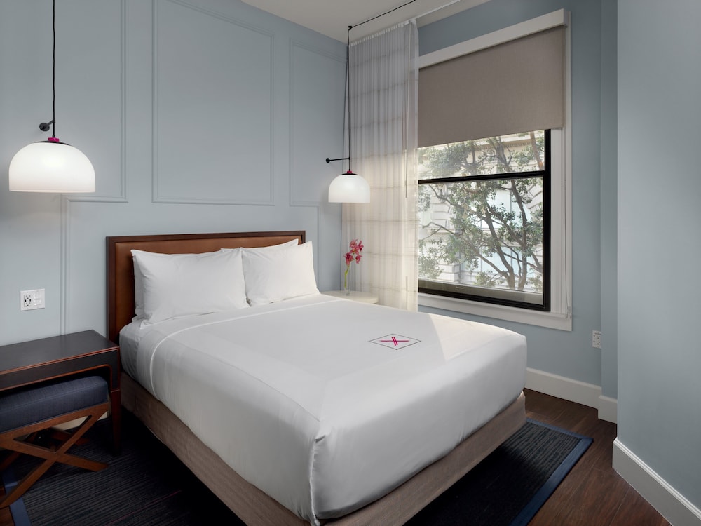 Room, 1 Queen Bed (Nano)