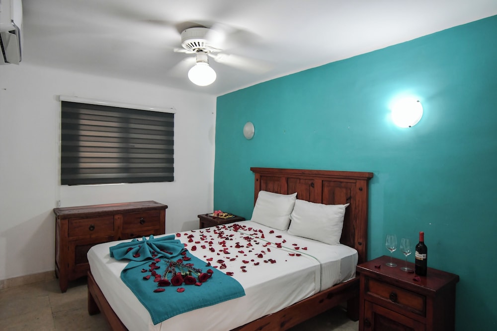Honeymoon Suite - Photo 1