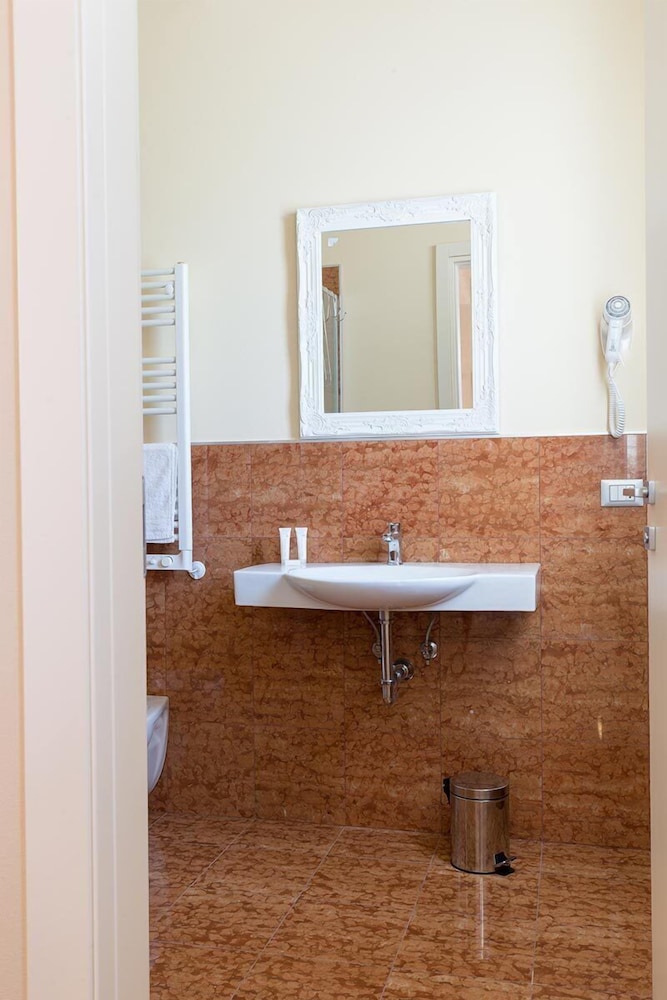 Double Or Twin Room photo 3