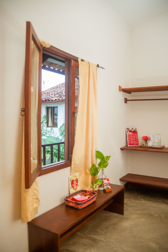 Classic Double or Twin Room, Pool View photo 3