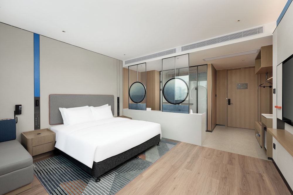 1 King Standard Extra Floor Space