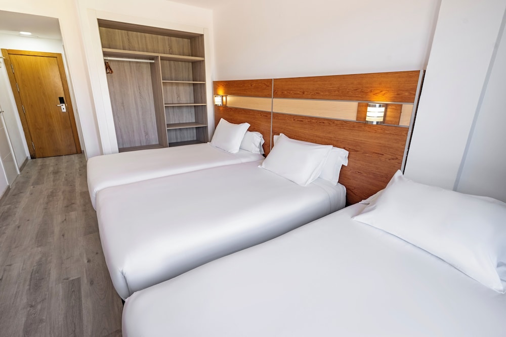 3 Single Beds - Photo 4