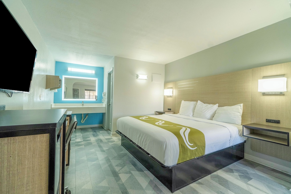 Room, 1 King Bed, Non Smoking - Photo 4