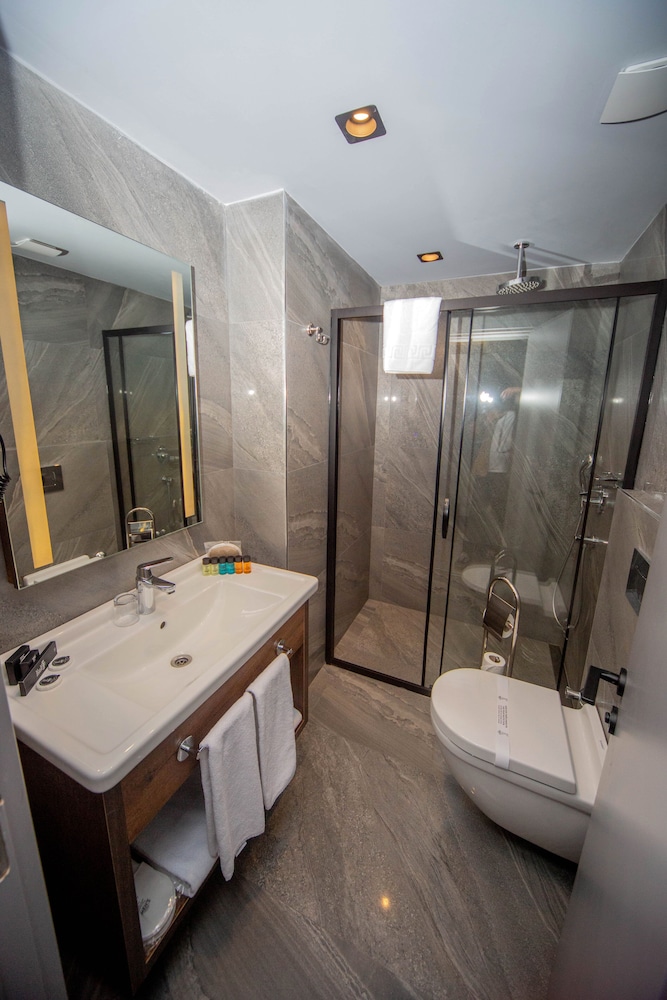 Standard Double Room - Photo 12