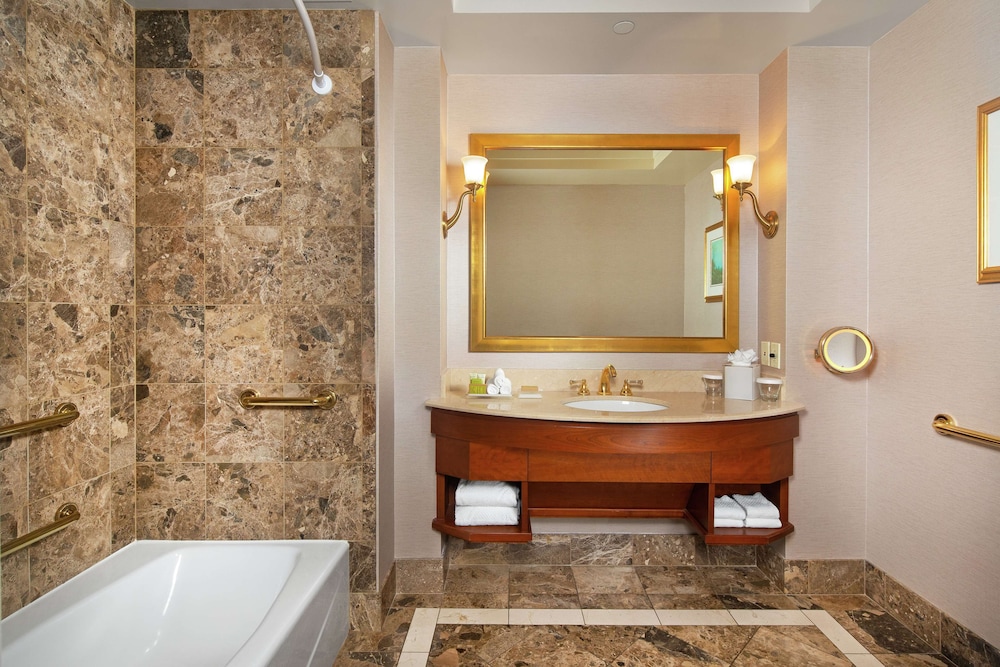 Classic Room, 1 King Bed, Accessible - Photo 8