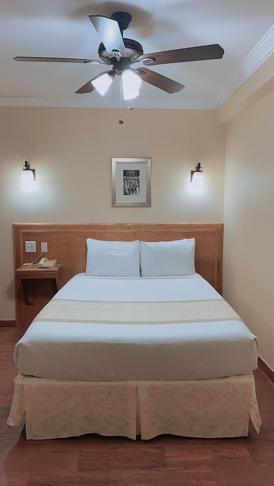 Traditional Room, 1 Queen Bed - Photo 2