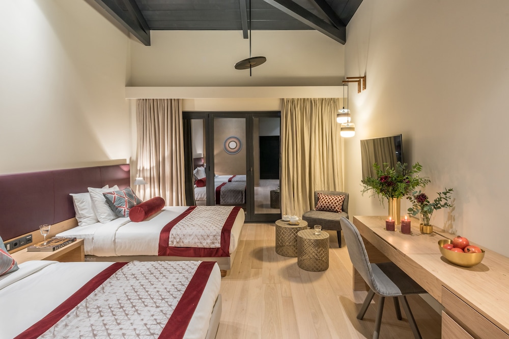 Superior Room (Deluxe with Breakfast)