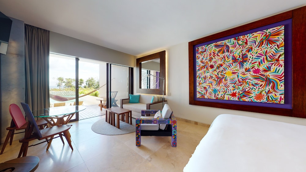 Swim Up Ocean Front Adults photo 3