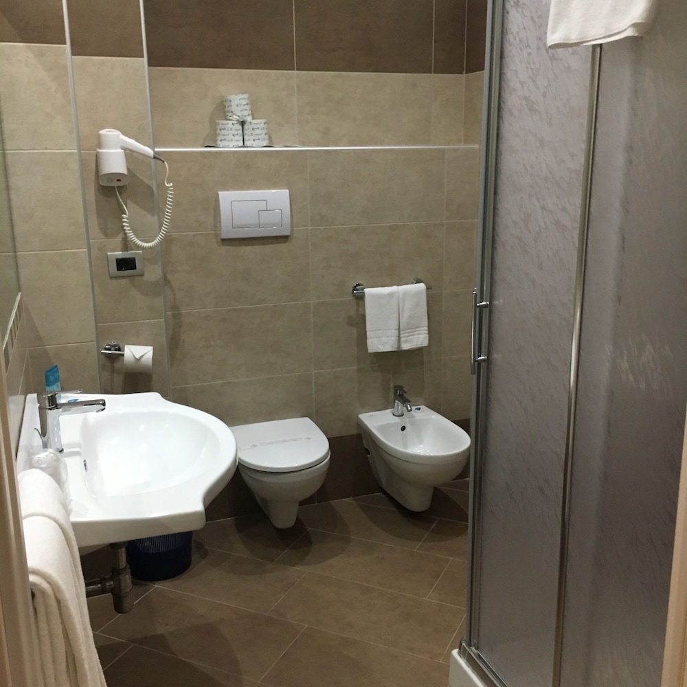 Standard Double Room - Photo 2