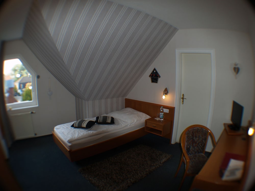 Single Room photo 3