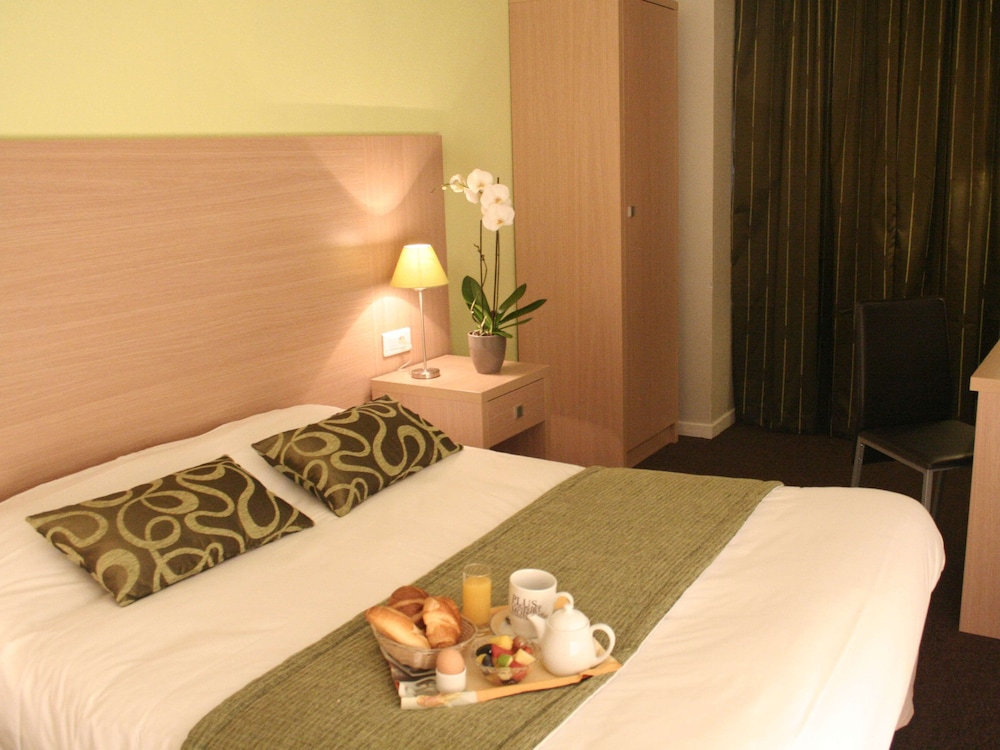 Standard Room, Multiple Beds photo 1