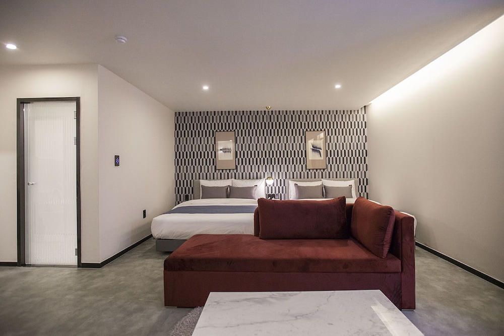 Premium Twin Room photo 3