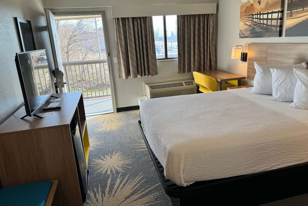Room, 1 Queen Bed, Non Smoking - Photo 6