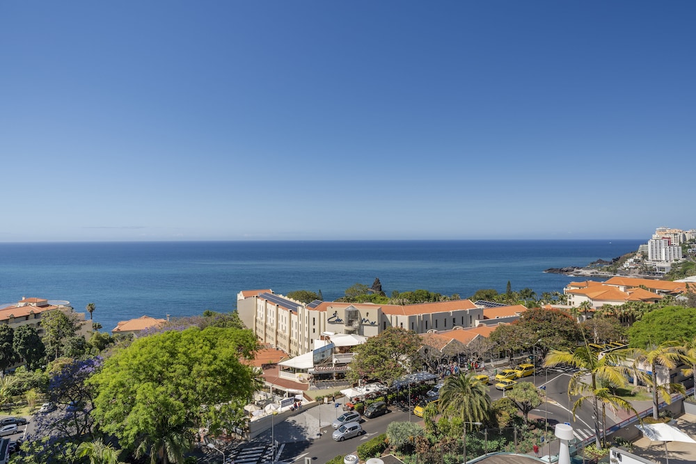 Superior Twin Room, Sea View thumbnail 5