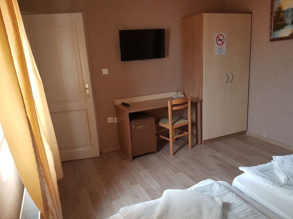 Standard Double Room - Photo 8