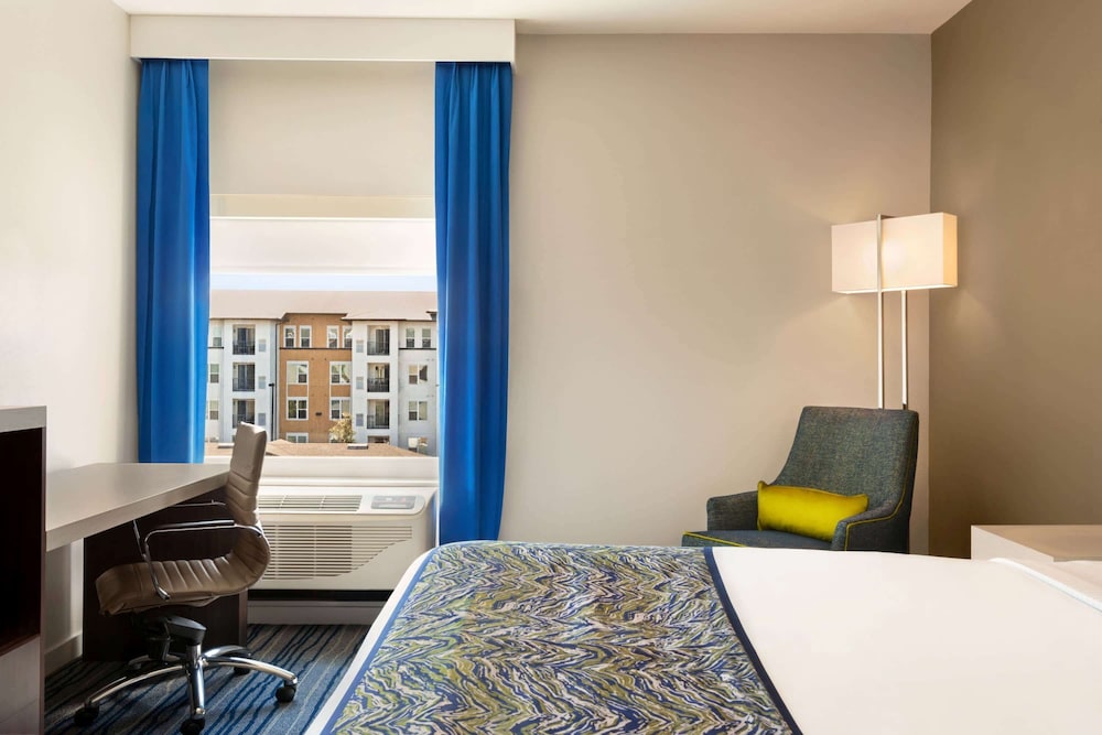 La Quinta Inn & Suites by Wyndham Orlando - IDrive Theme Parks, Φωτογραφία 4