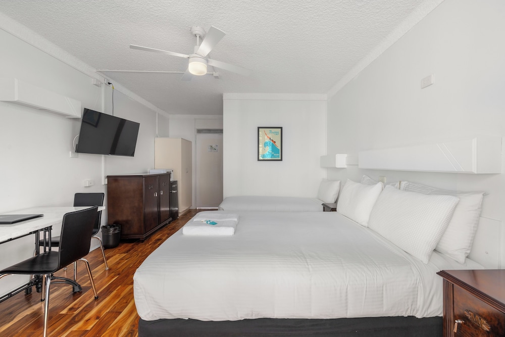 Classic Room, Partial Sea View (Garden View Room) photo 2