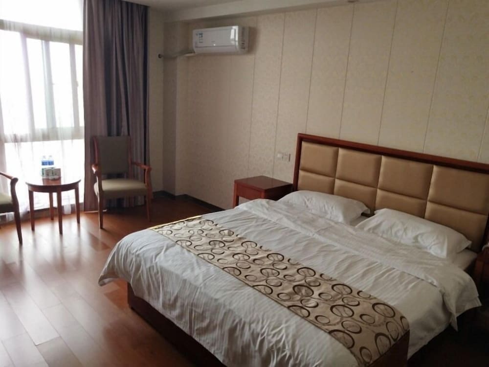 Room, 1 Queen Bed photo 2