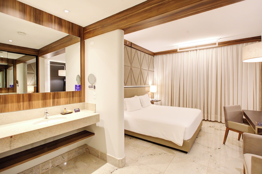 Deluxe Room, 1 Bedroom - Photo 3