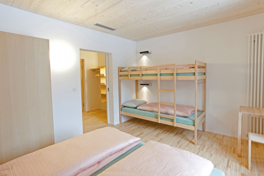 Quadruple Room, Private Bathroom thumbnail 6