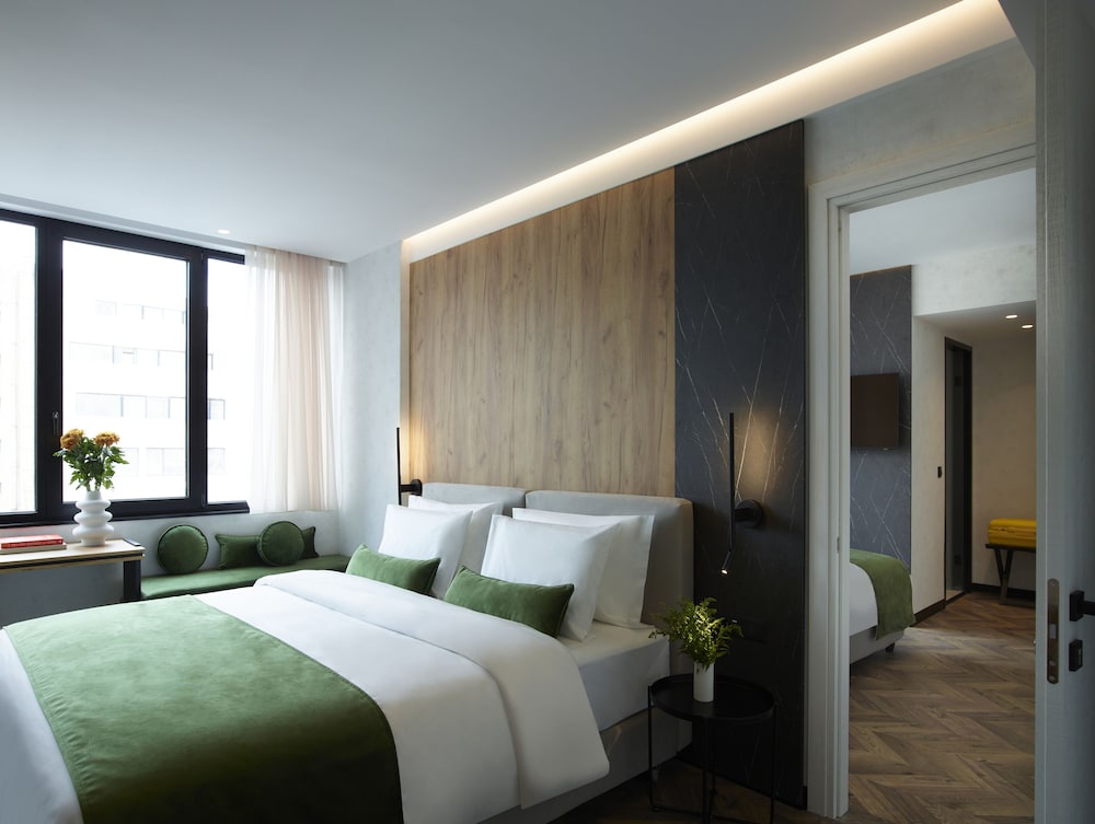 The Port Friends and Family Room