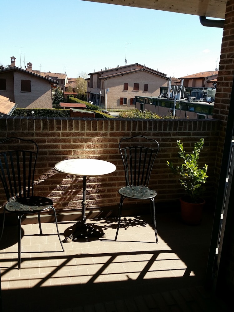Basic Double Room, 1 Bedroom, Private Bathroom, Courtyard Area (External) photo 2