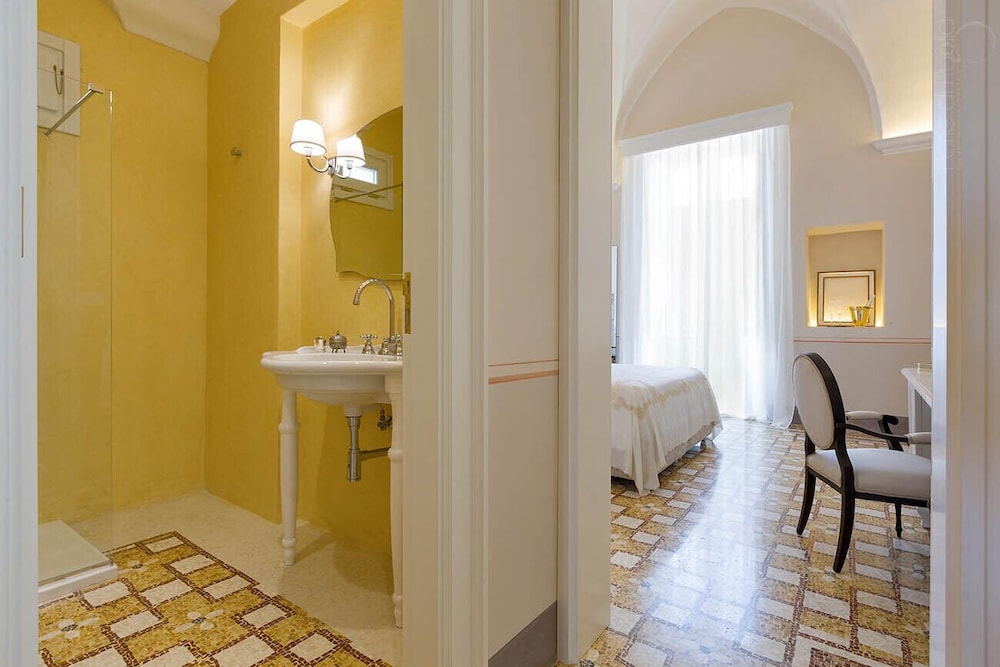 Deluxe Double or Twin Room photo 3