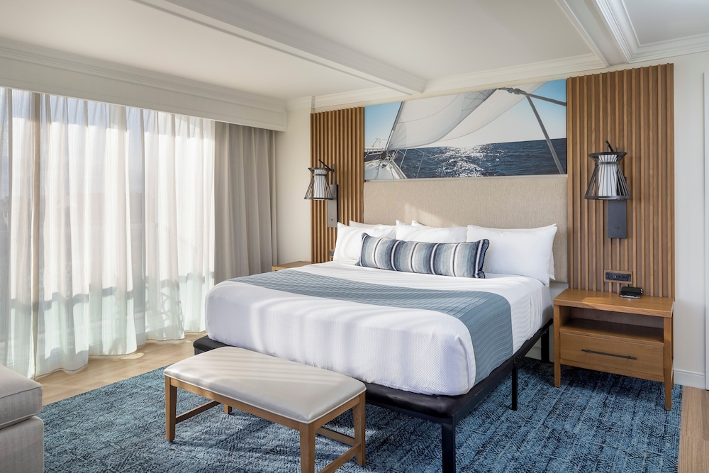 Deluxe Room, 1 King Bed, Ocean View photo 3