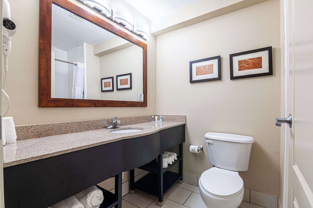 Suite, Multiple Beds - Photo 5