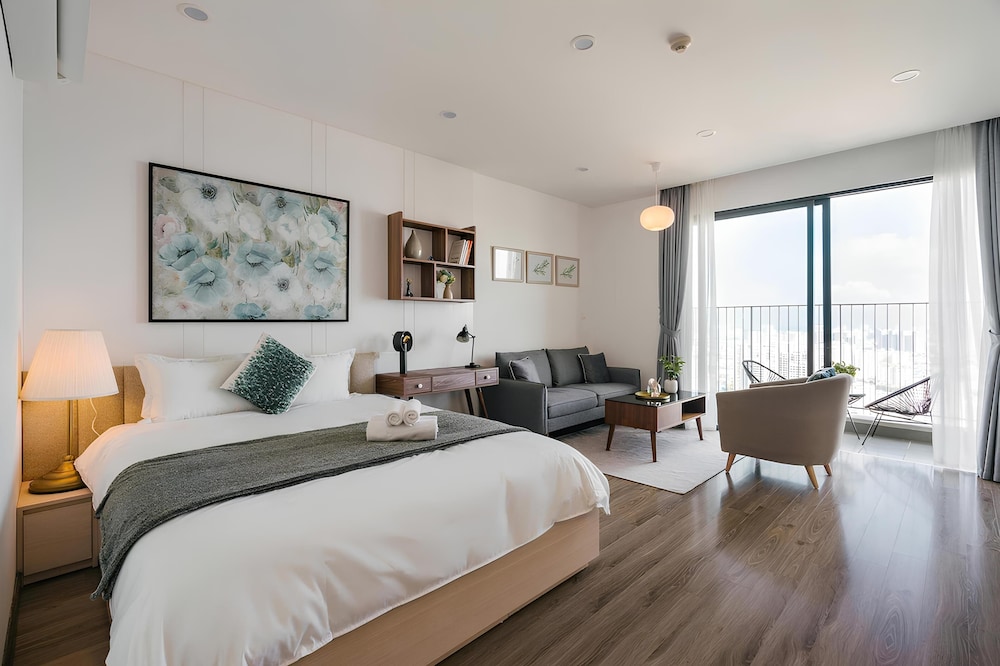 Basic Apartment, Balcony, City View