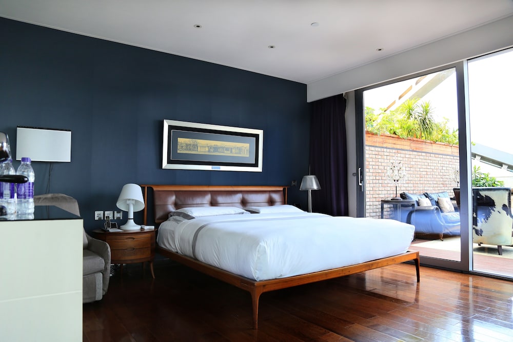 Grand Deluxe King with Terrace - Photo 6
