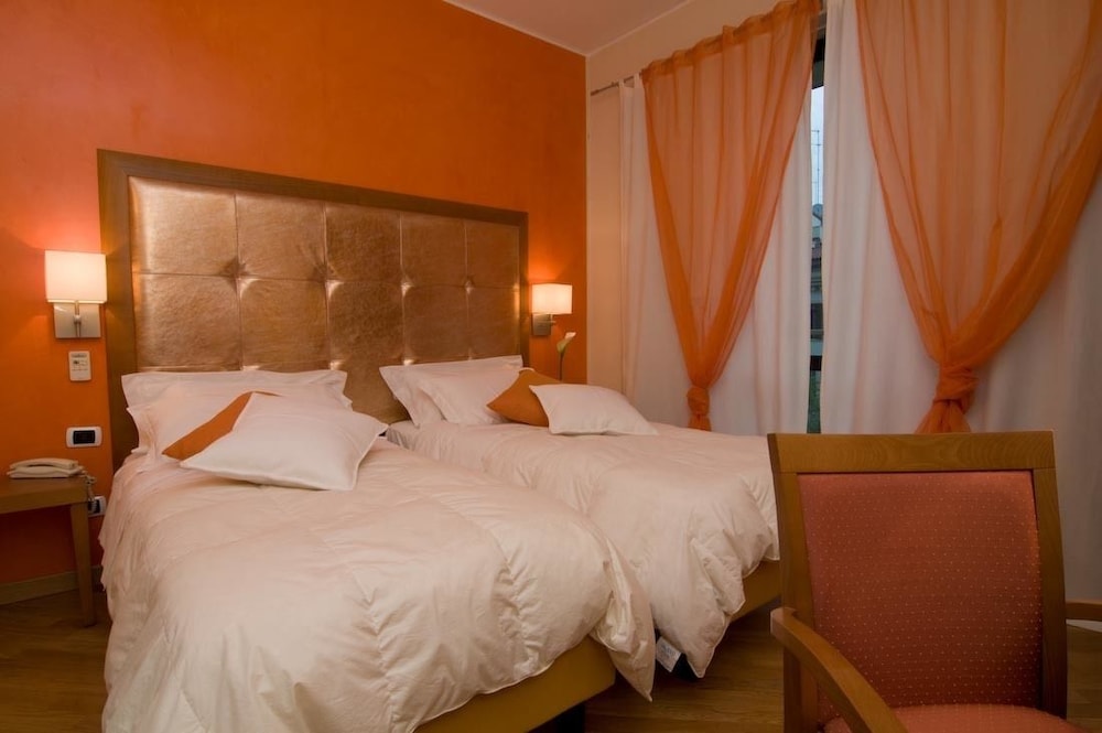 Twin Room - Photo 1