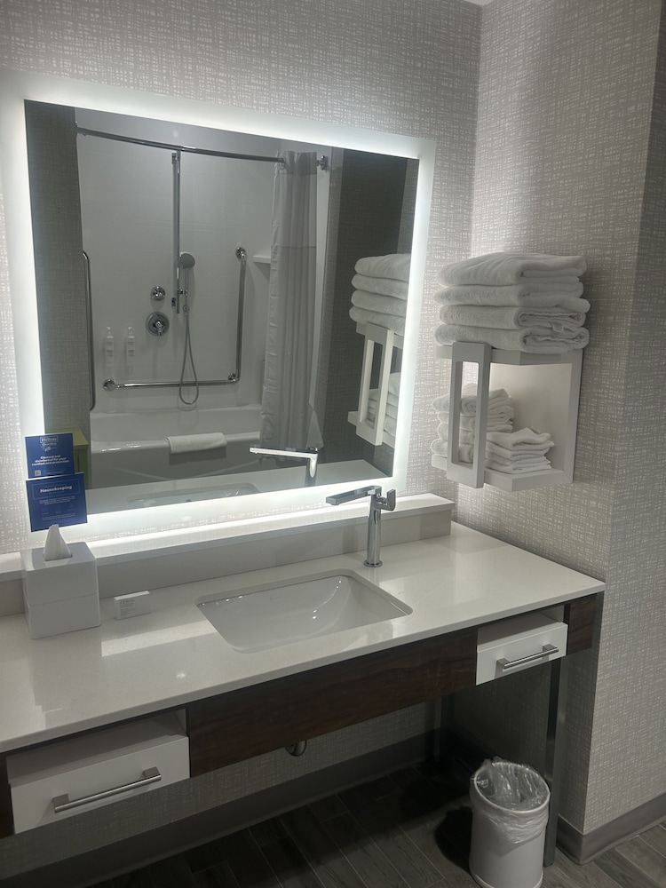 Room, 2 Queen Beds, Accessible, Non Smoking (Hearing Accessible) - Photo 10
