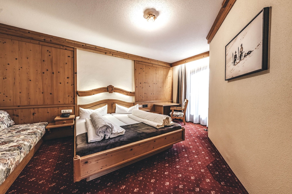 Suite, Balcony, Mountain View (Rose) photo 1